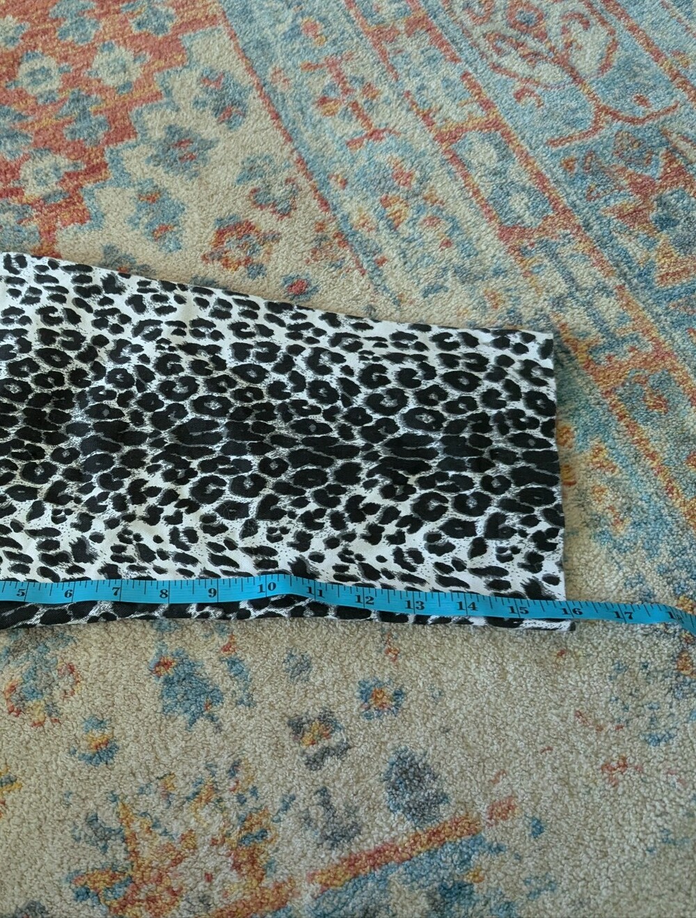 90s Y2K Women's 6? Leopard Print Capris Pants Shorts Black & White - Picture 9 of 9